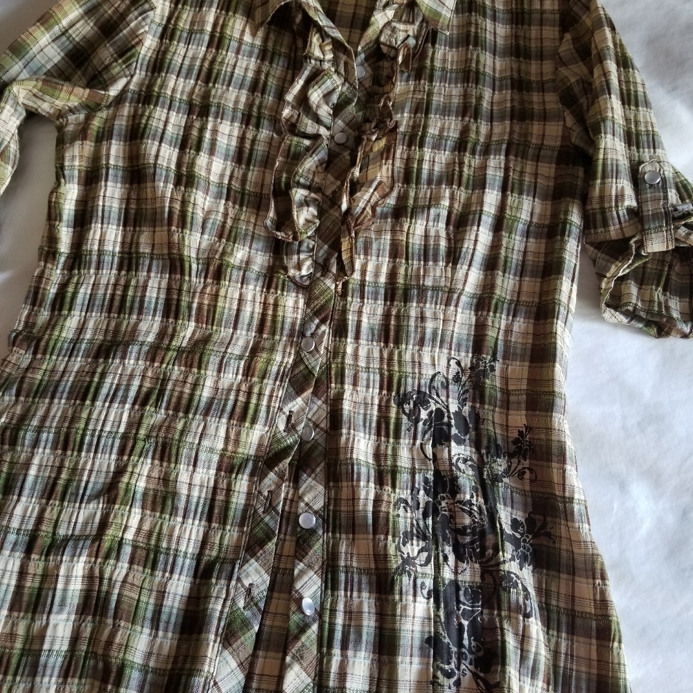 Women's plaid button down shirt